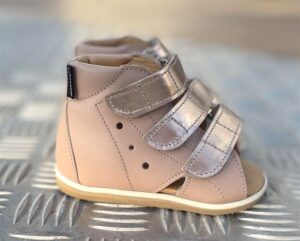 Aurelka sandal, nude m/rose gold remme - sandal med ekstra støtte