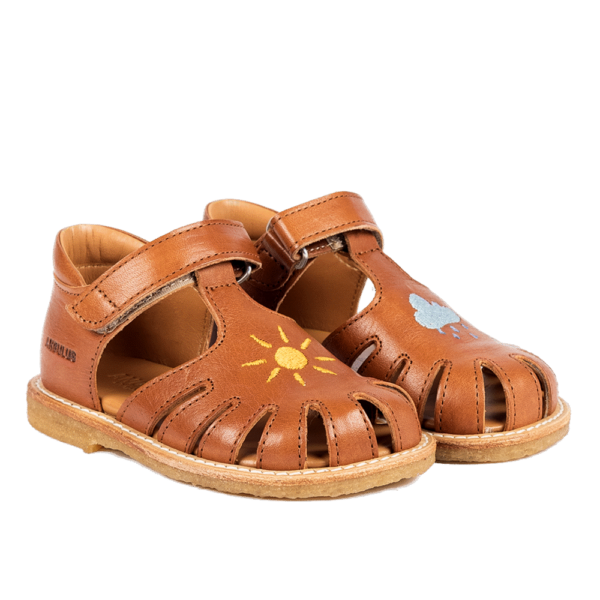 Begynder sandal med vejrbroderi - Cognac - 22