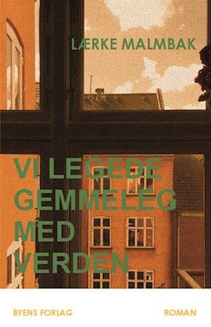 Vi legede gemmeleg med verden - Lærke Malmbak - Bog